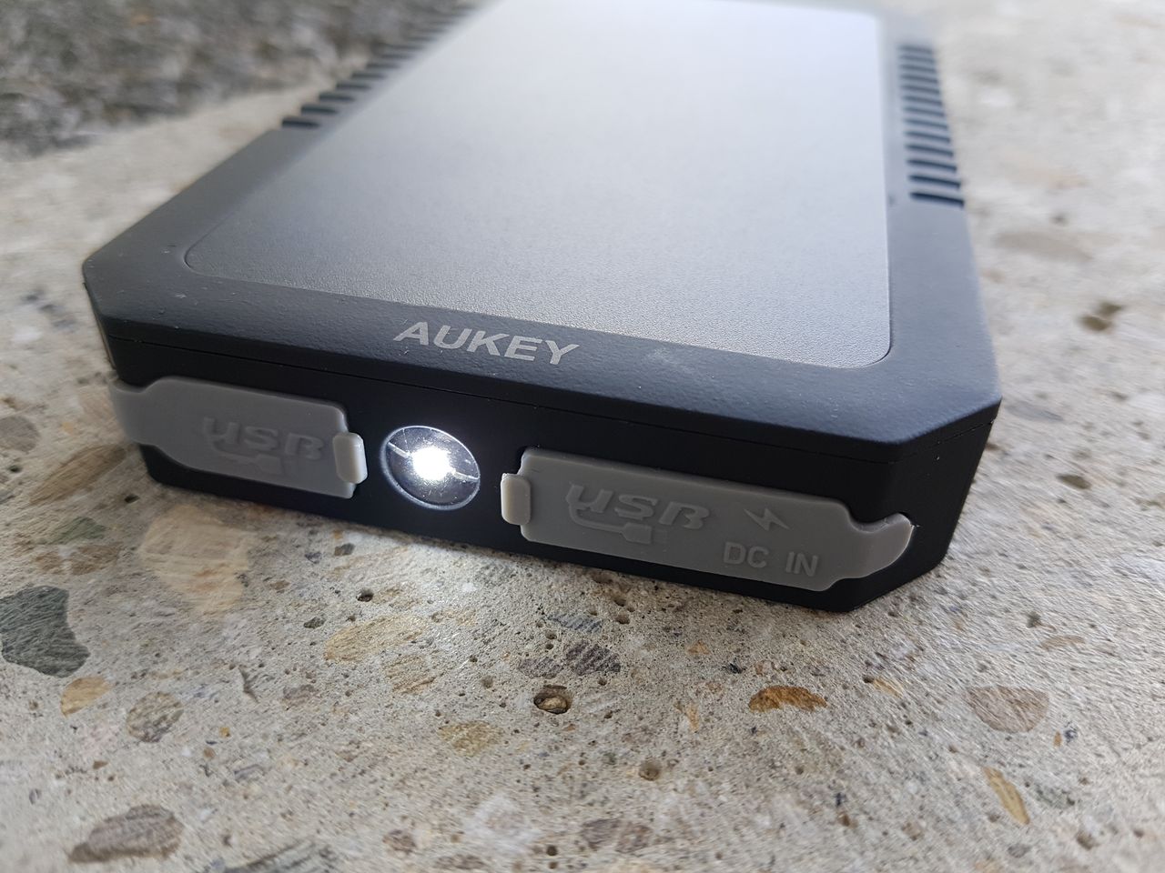 Caractéristiques de la batterie externe Aukey